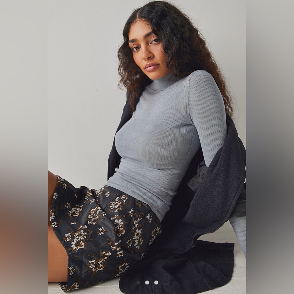 Free People Gray “rickie” top turtleneck in size small